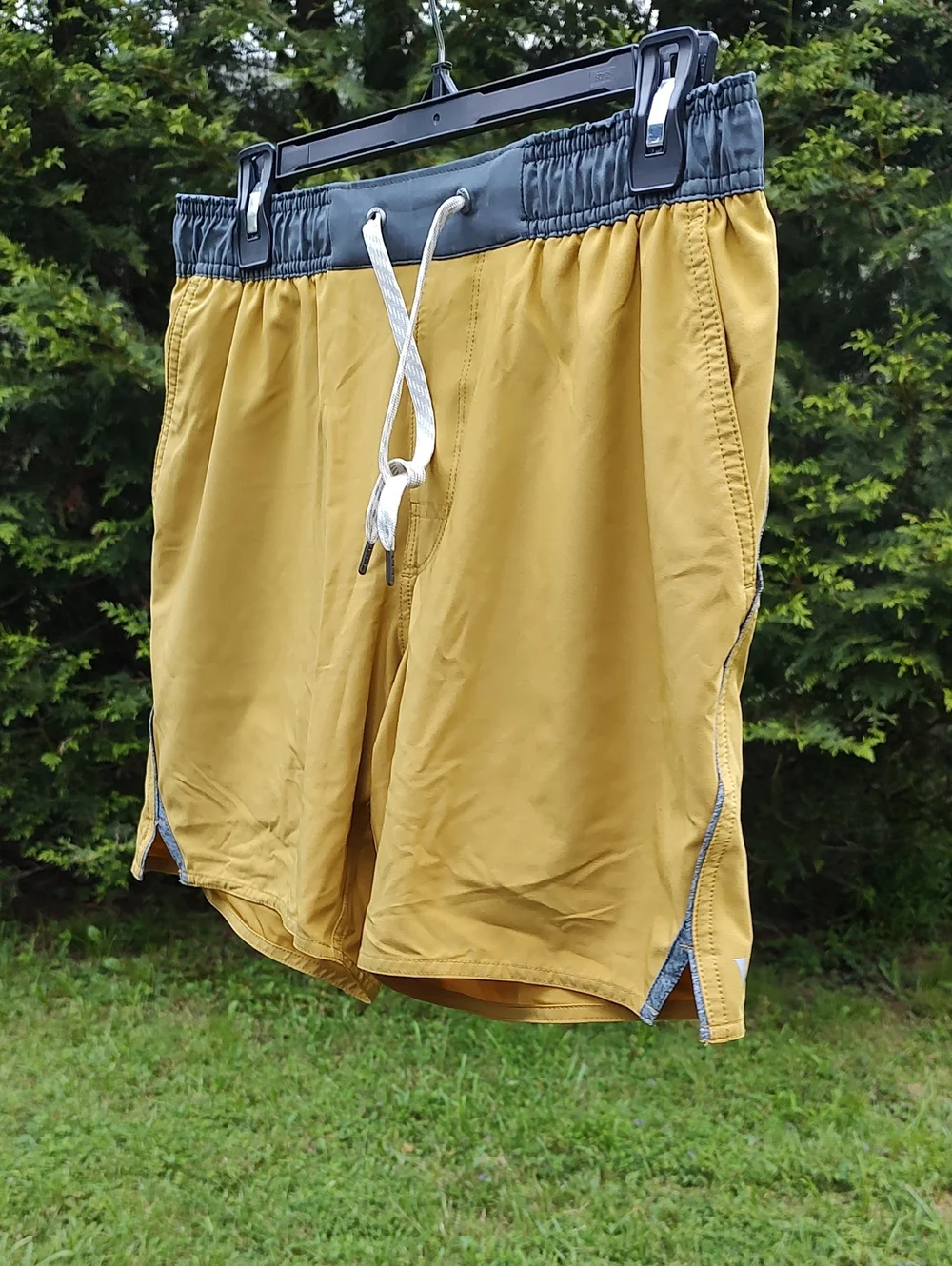 Vuori Athletic Shorts in Mustard Yellow Size Small